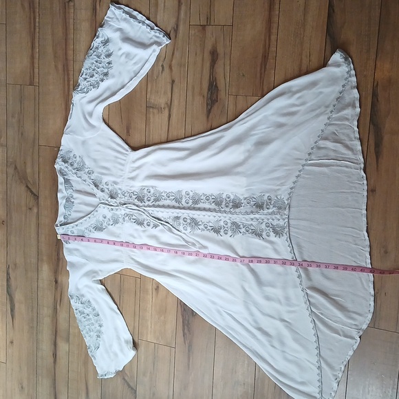 Women's White Boho Embroidered High Low Dress. Size M - Picture 12 of 17